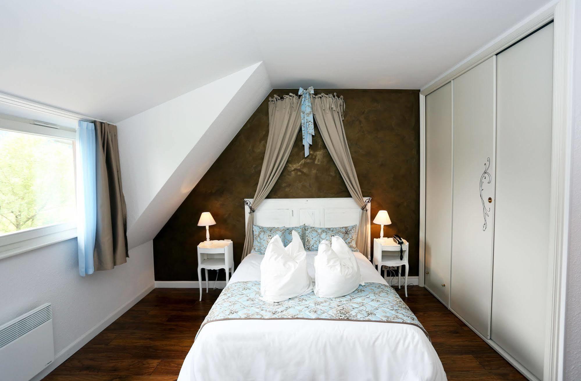 Hotel Restaurant Verger Des Chateaux, Route Des Vins Haut-koenigsbourg 3*
